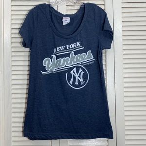 New York Yankees Distressed Look Logo Tee